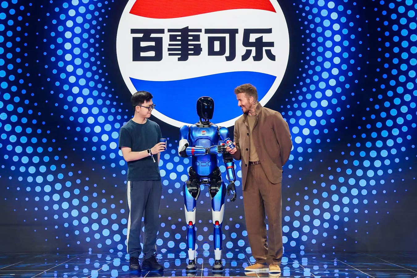 im電競機器人攜手百事中國共創“百事藍寶” 共燃渴望新章